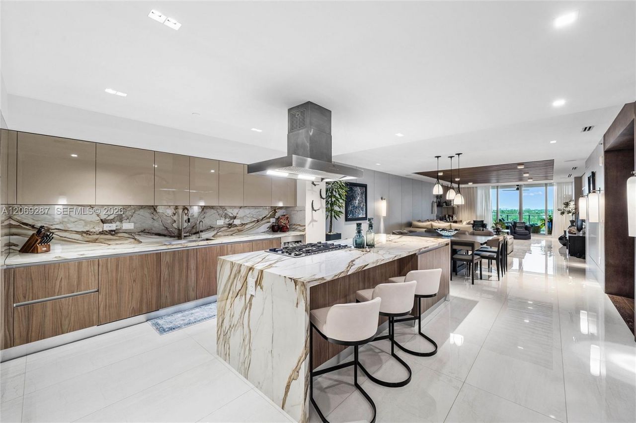 435 Bayshore Dr, Unit 703, Fort Lauderdale, FL 33304 Photo