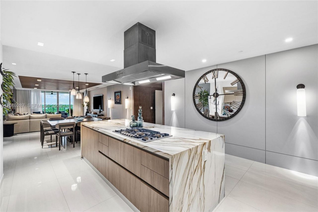 435 Bayshore Dr, Unit 703, Fort Lauderdale, FL 33304 Photo