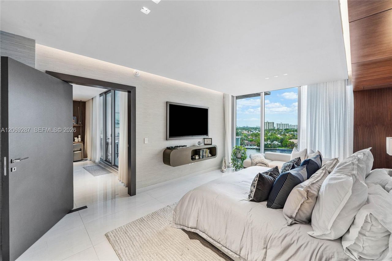 435 Bayshore Dr, Unit 703, Fort Lauderdale, FL 33304 Photo