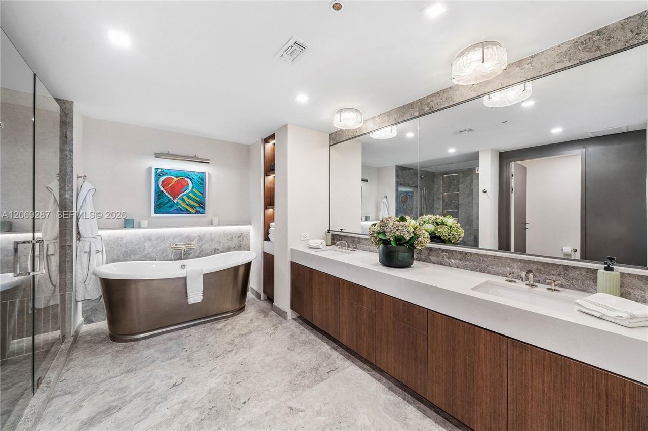 435 Bayshore Dr, Unit 703, Fort Lauderdale, FL 33304 Photo