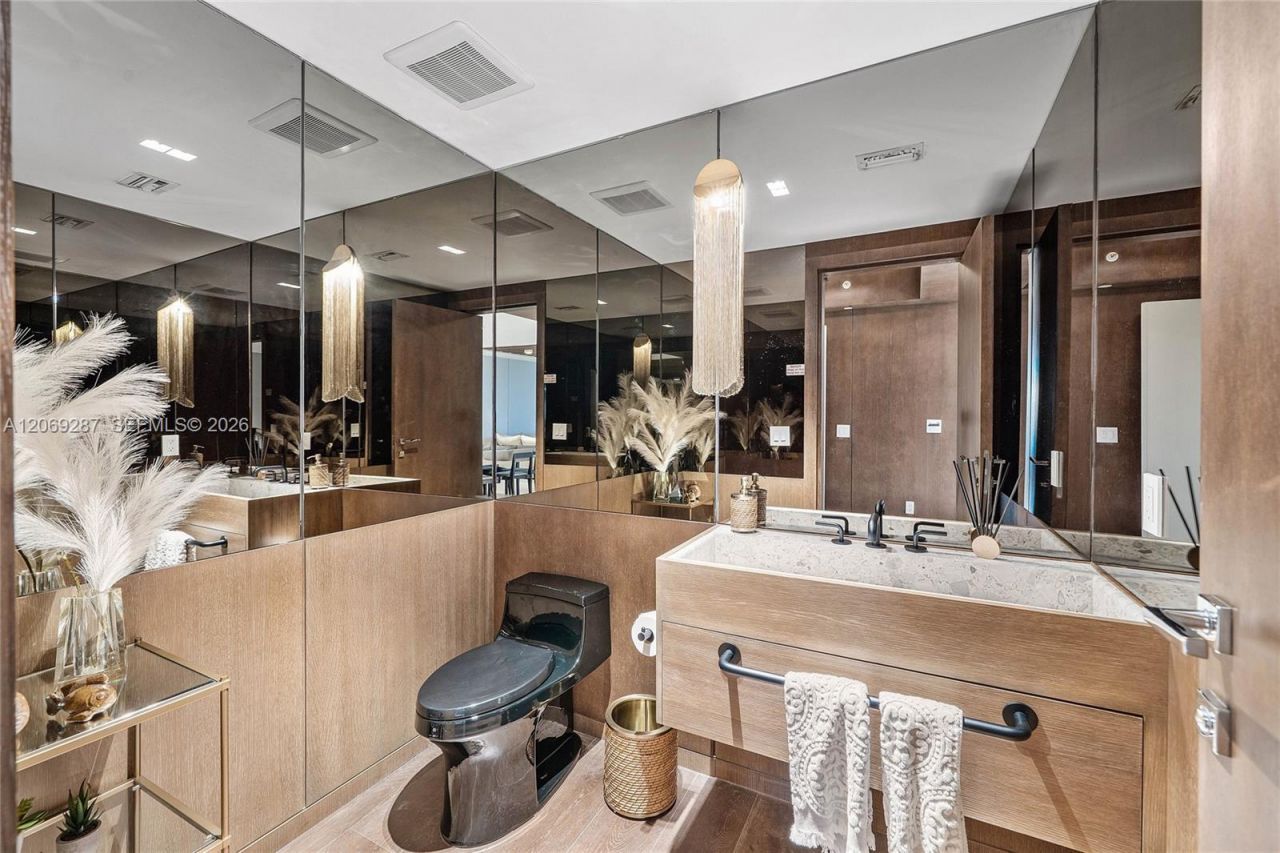 435 Bayshore Dr, Unit 703, Fort Lauderdale, FL 33304 Photo