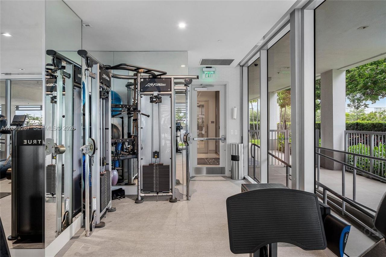 435 Bayshore Dr, Unit 703, Fort Lauderdale, FL 33304 Photo