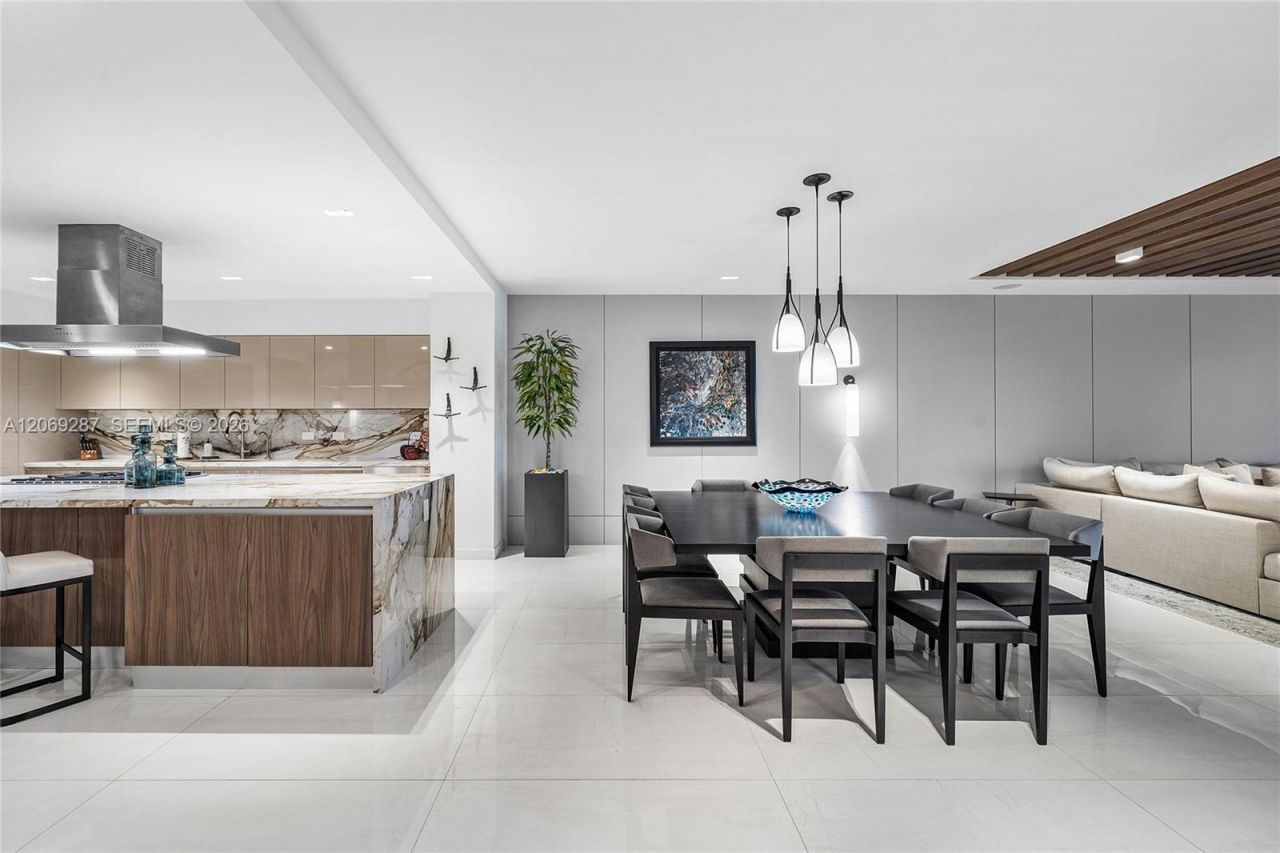 435 Bayshore Dr, Unit 703, Fort Lauderdale, FL 33304 Photo