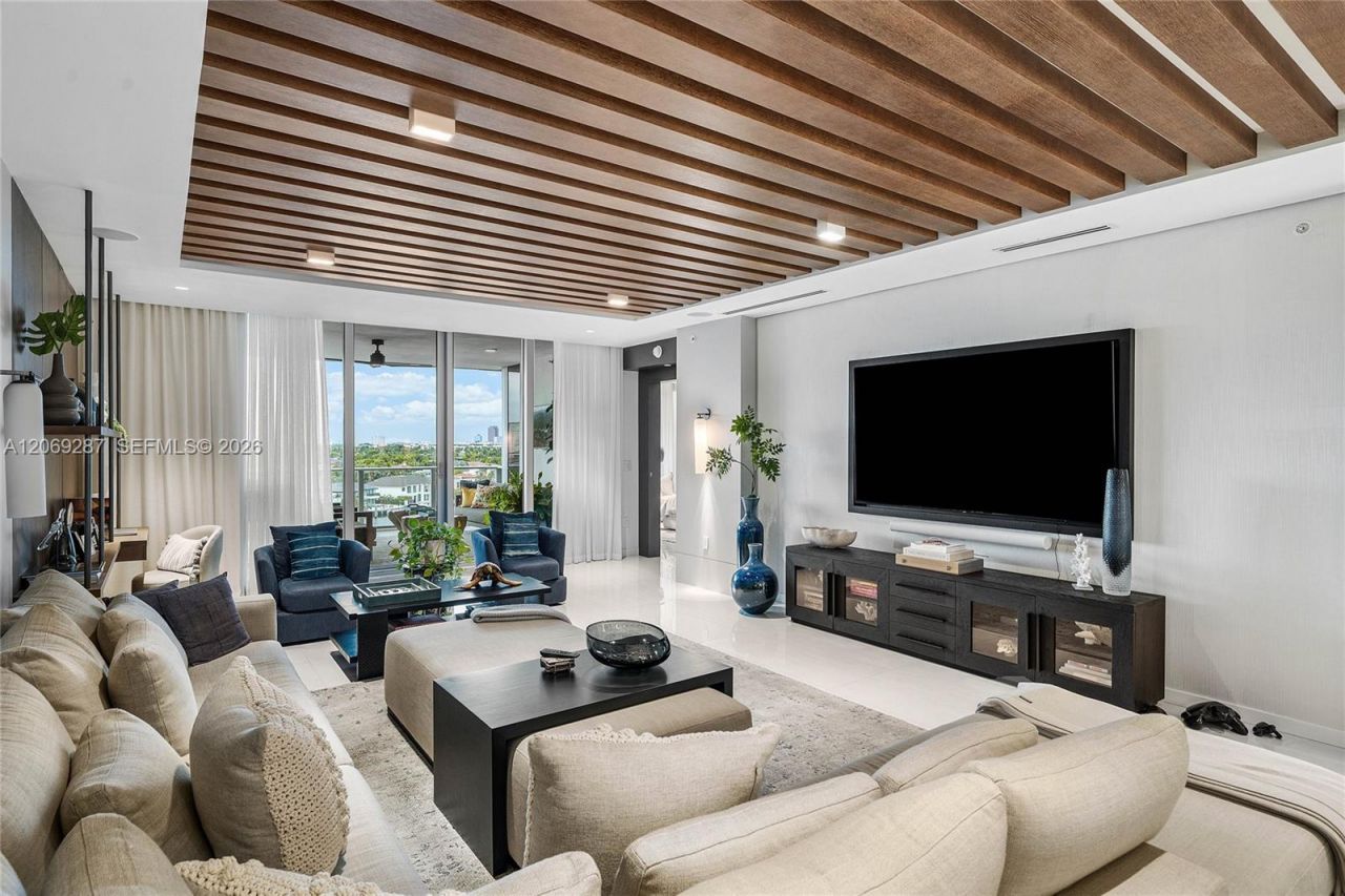 435 Bayshore Dr, Unit 703, Fort Lauderdale, FL 33304 Photo