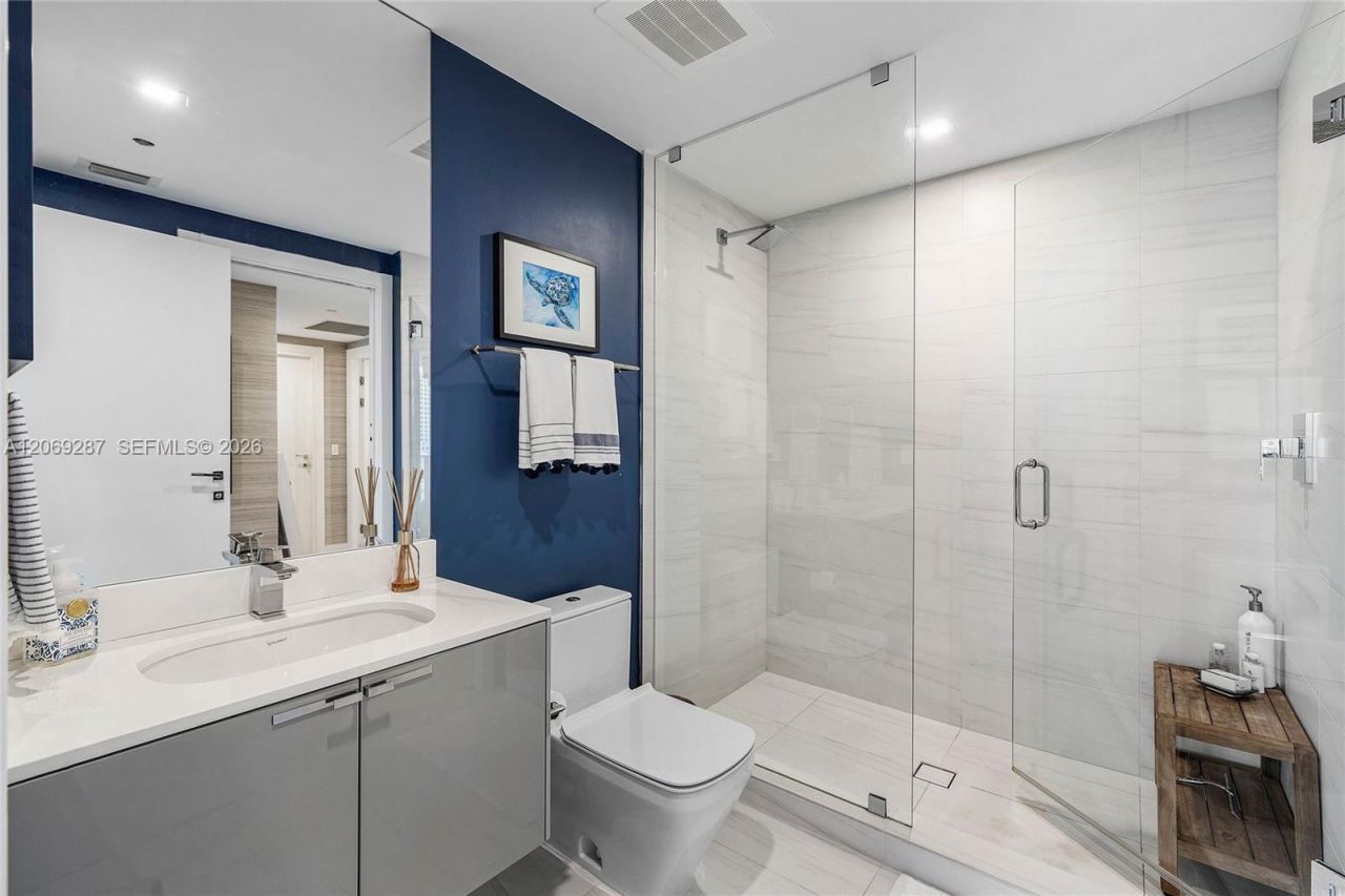 435 Bayshore Dr, Unit 703, Fort Lauderdale, FL 33304 Photo