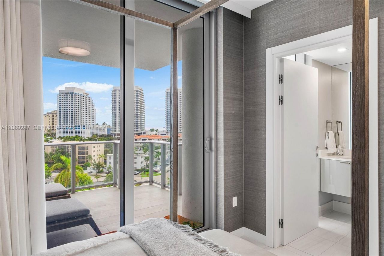 435 Bayshore Dr, Unit 703, Fort Lauderdale, FL 33304 Photo
