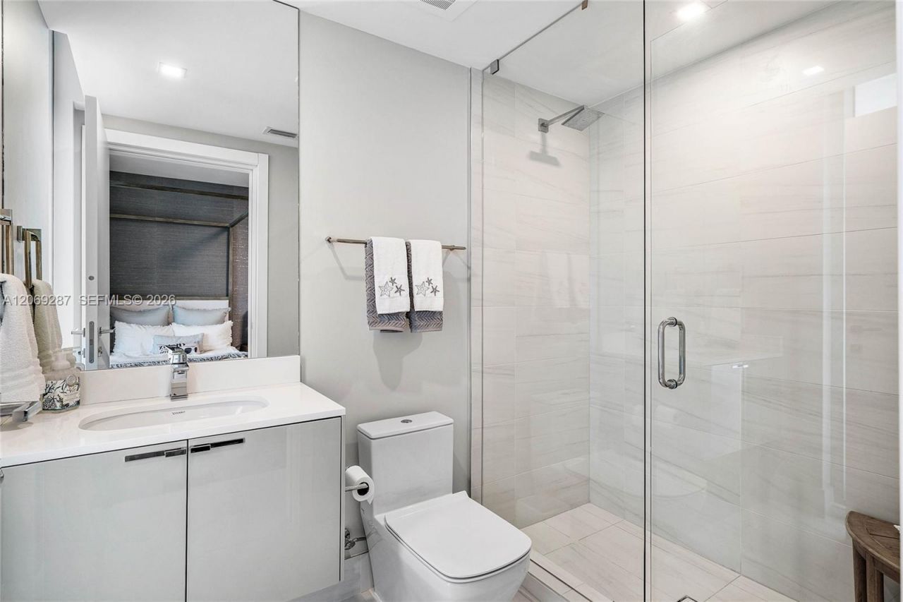 435 Bayshore Dr, Unit 703, Fort Lauderdale, FL 33304 Photo