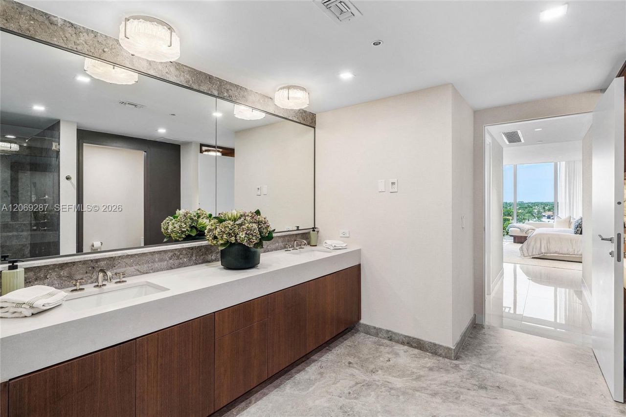 435 Bayshore Dr, Unit 703, Fort Lauderdale, FL 33304 Photo