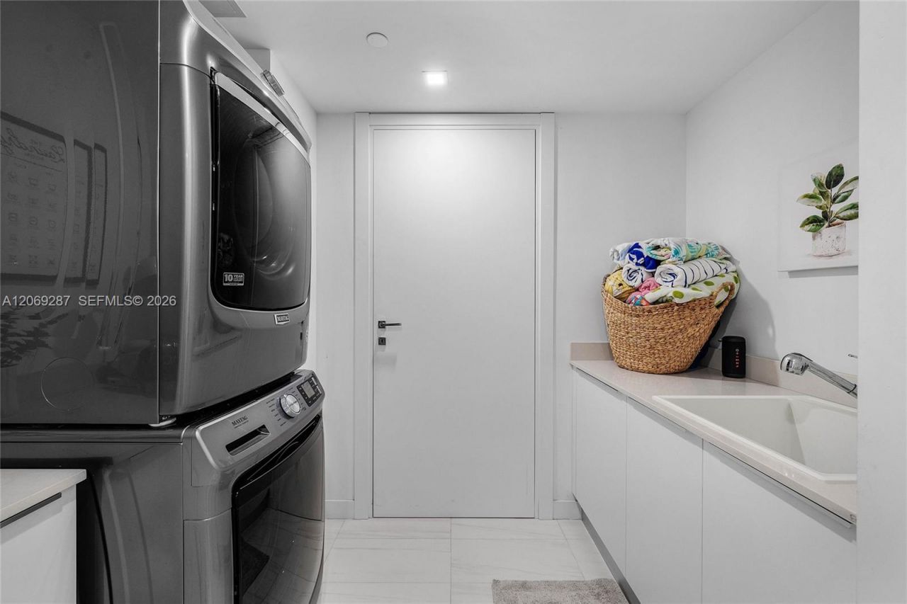 435 Bayshore Dr, Unit 703, Fort Lauderdale, FL 33304 Photo