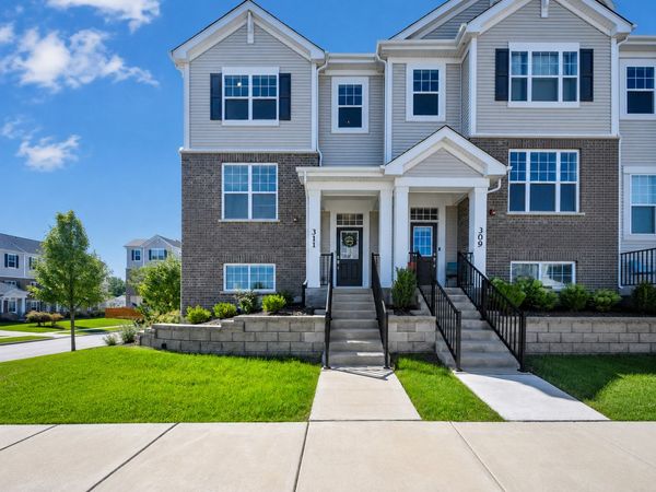 311 Timberleaf Circle , Roselle, IL 60172
