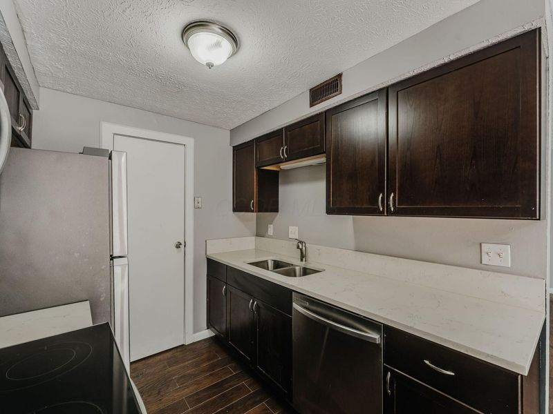 2853 Avati Drive , Unit D5, Columbus, OH 43207 Photo 14