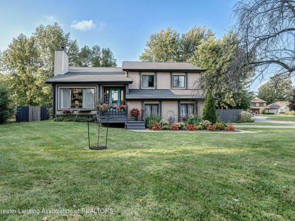 5980 Arvida Drive, Lansing, MI 48911