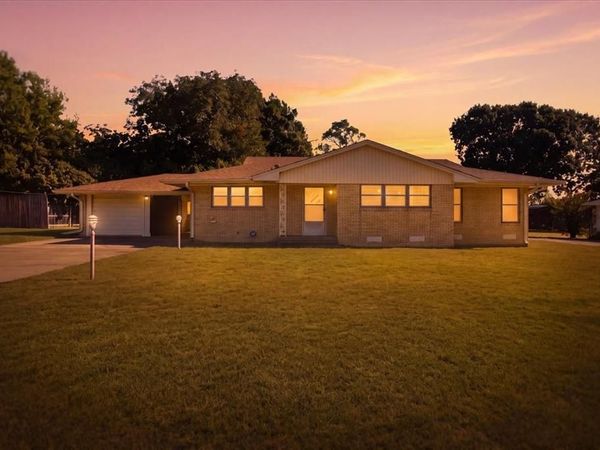 1713 E Mildred Street , Sherman, TX 75090