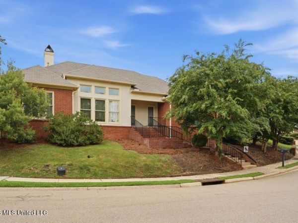 37 Village Green Circle, Jackson, MS 39211