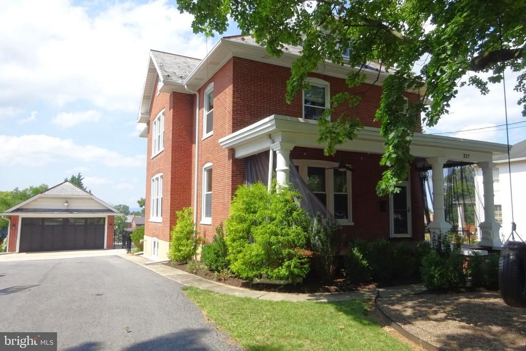 317 S RIDGE AVENUE , GREENCASTLE, PA 17225