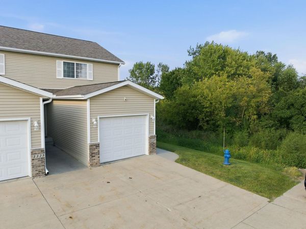1327 Creekside Court, Waterloo, IA 50702