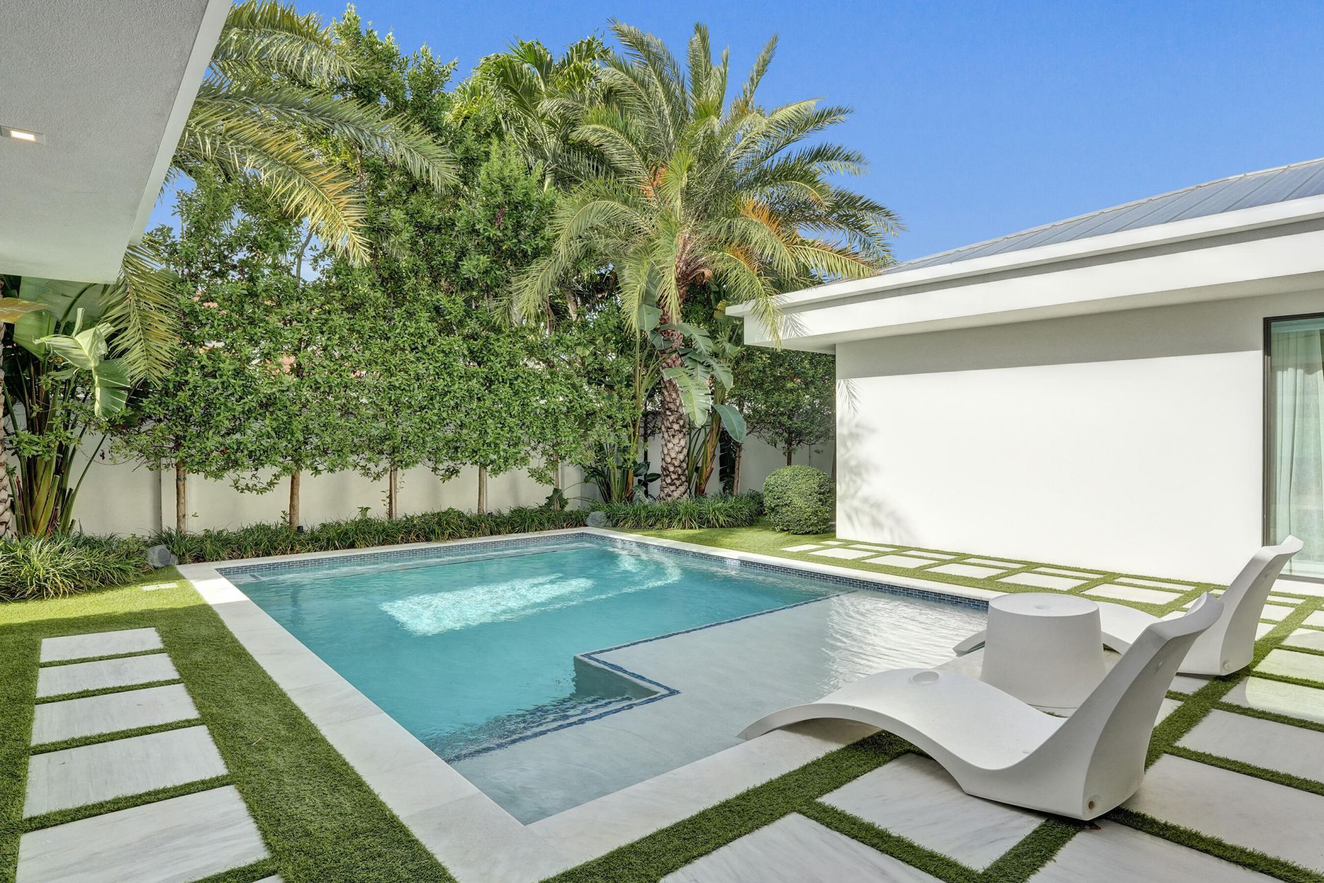 7 Tahoe Lane, Sea Ranch Lakes, FL 33308 Photo