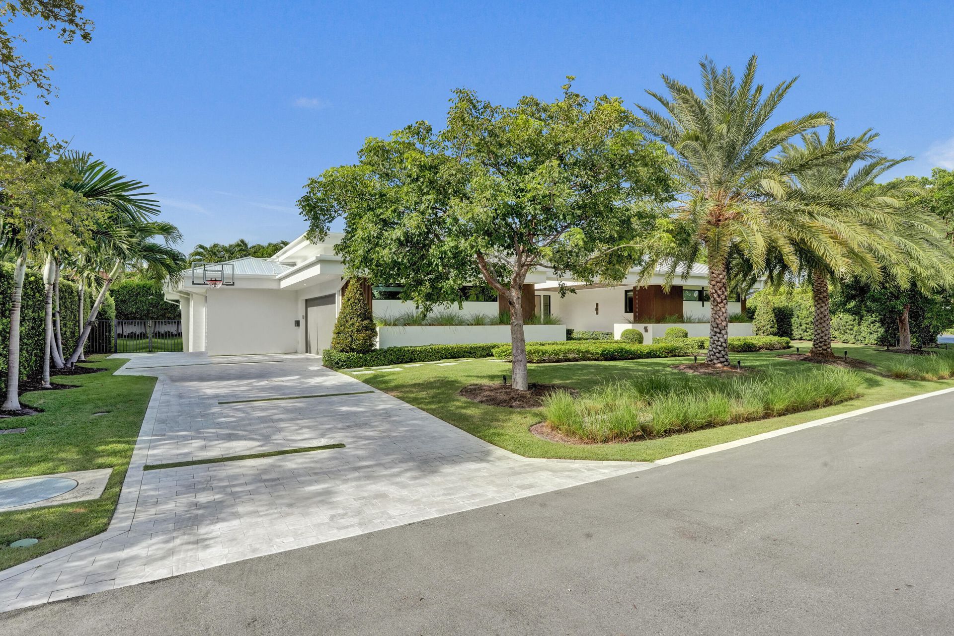 7 Tahoe Lane, Sea Ranch Lakes, FL 33308 Photo