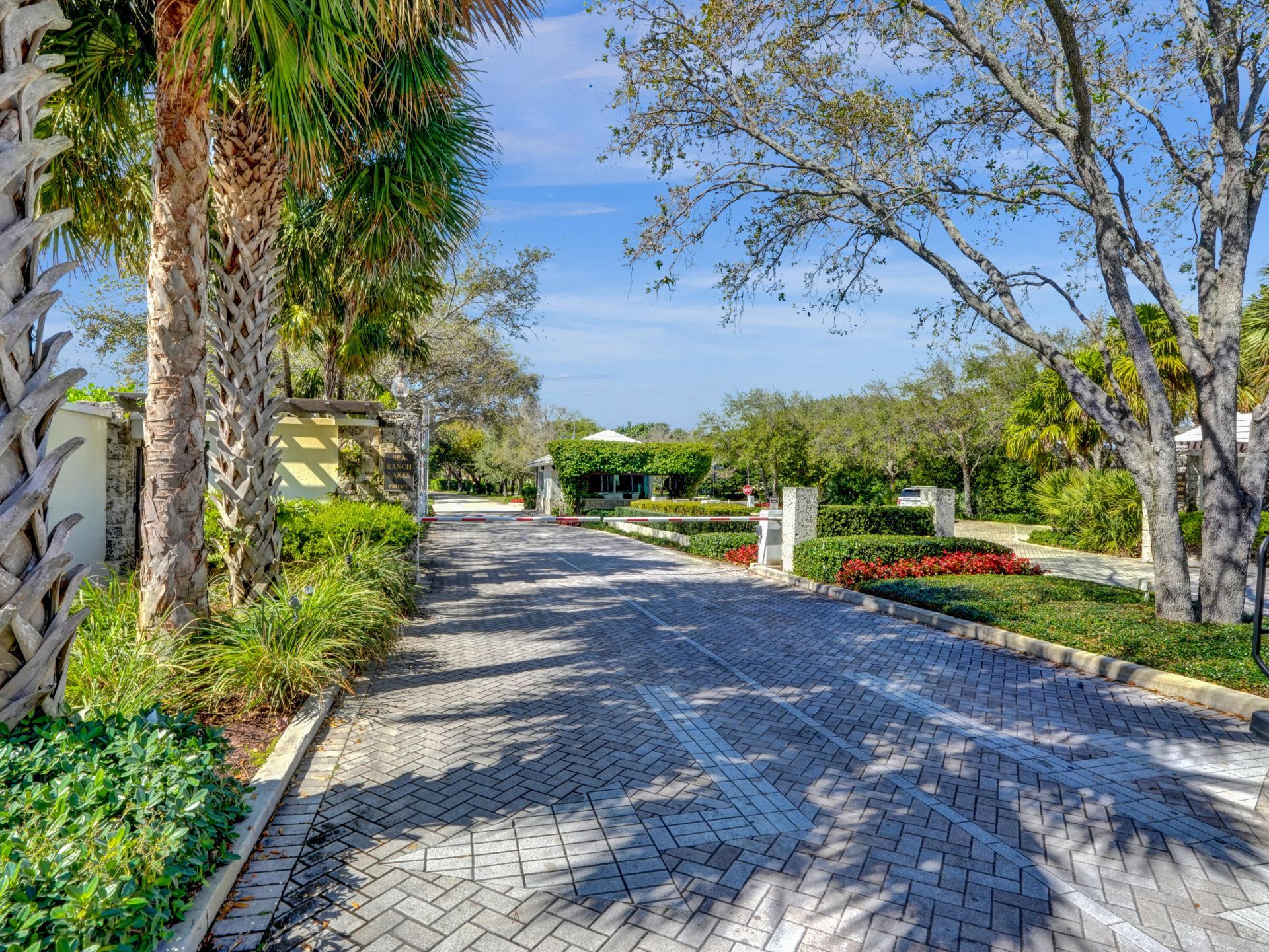 7 Tahoe Lane, Sea Ranch Lakes, FL 33308 Photo