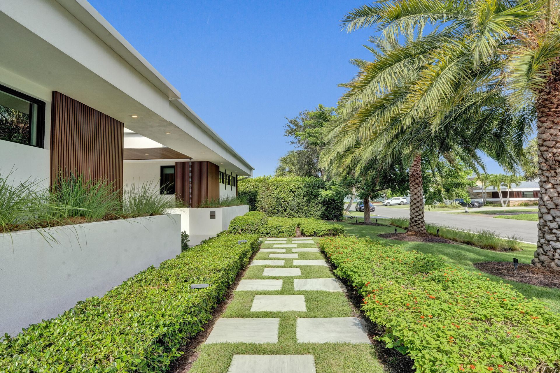 7 Tahoe Lane, Sea Ranch Lakes, FL 33308 Photo