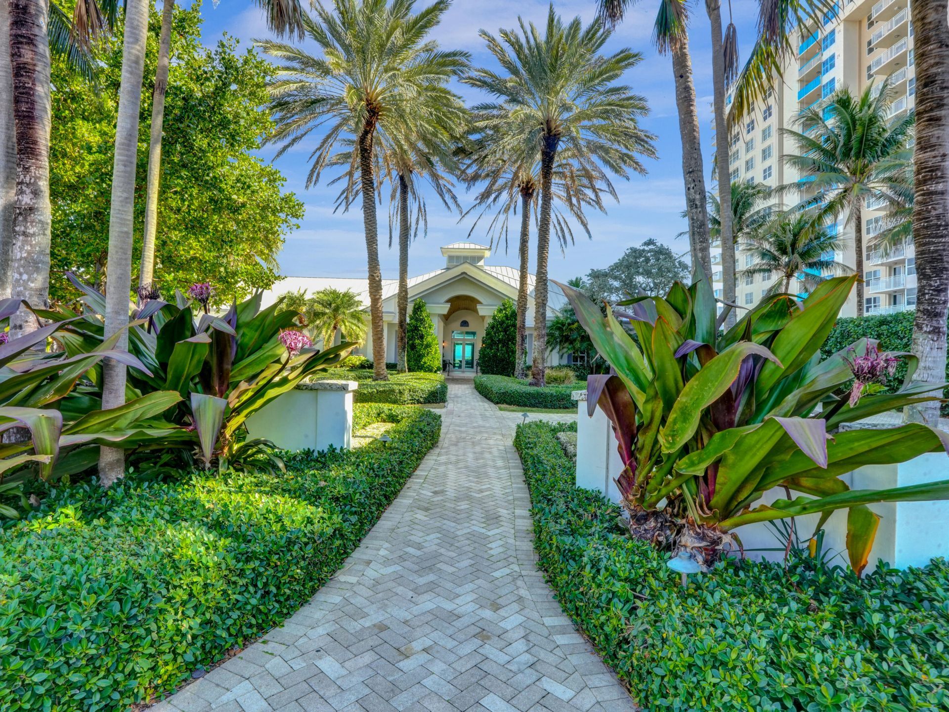7 Tahoe Lane, Sea Ranch Lakes, FL 33308 Photo