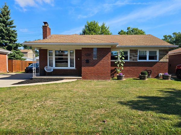 22425 Louise Street, Saint Clair Shores, MI 48081