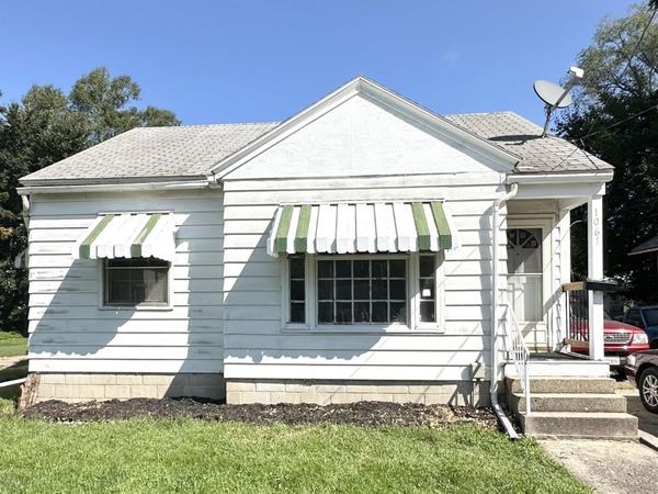 1061 E SOUTH Street, Galesburg, IL 61401