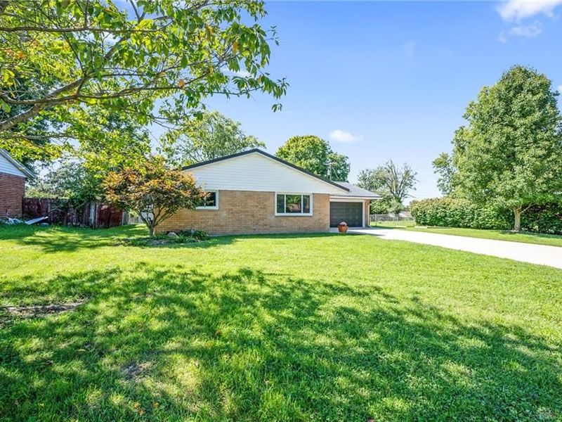 4095 Raymond Drive, Enon Vlg, OH 45323 Photo 2