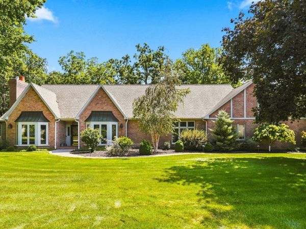 2700 11th Street Court , Moline, IL 61265