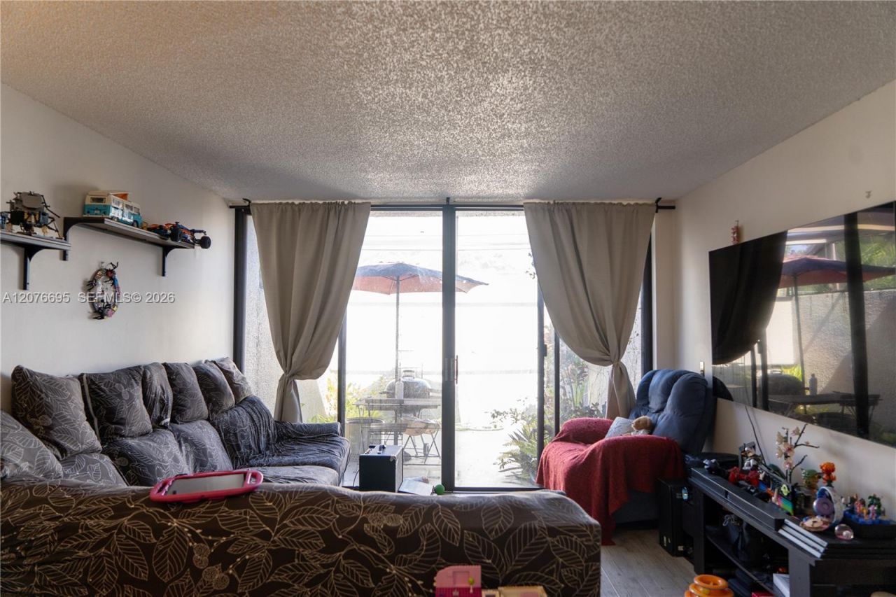 1541 NW 113th Ave , Pembroke Pines, FL 33026 Photo
