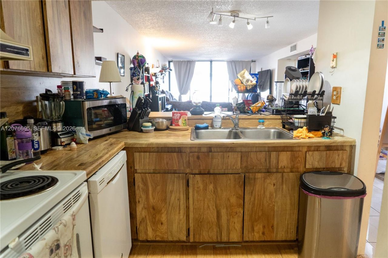 1541 NW 113th Ave , Pembroke Pines, FL 33026 Photo
