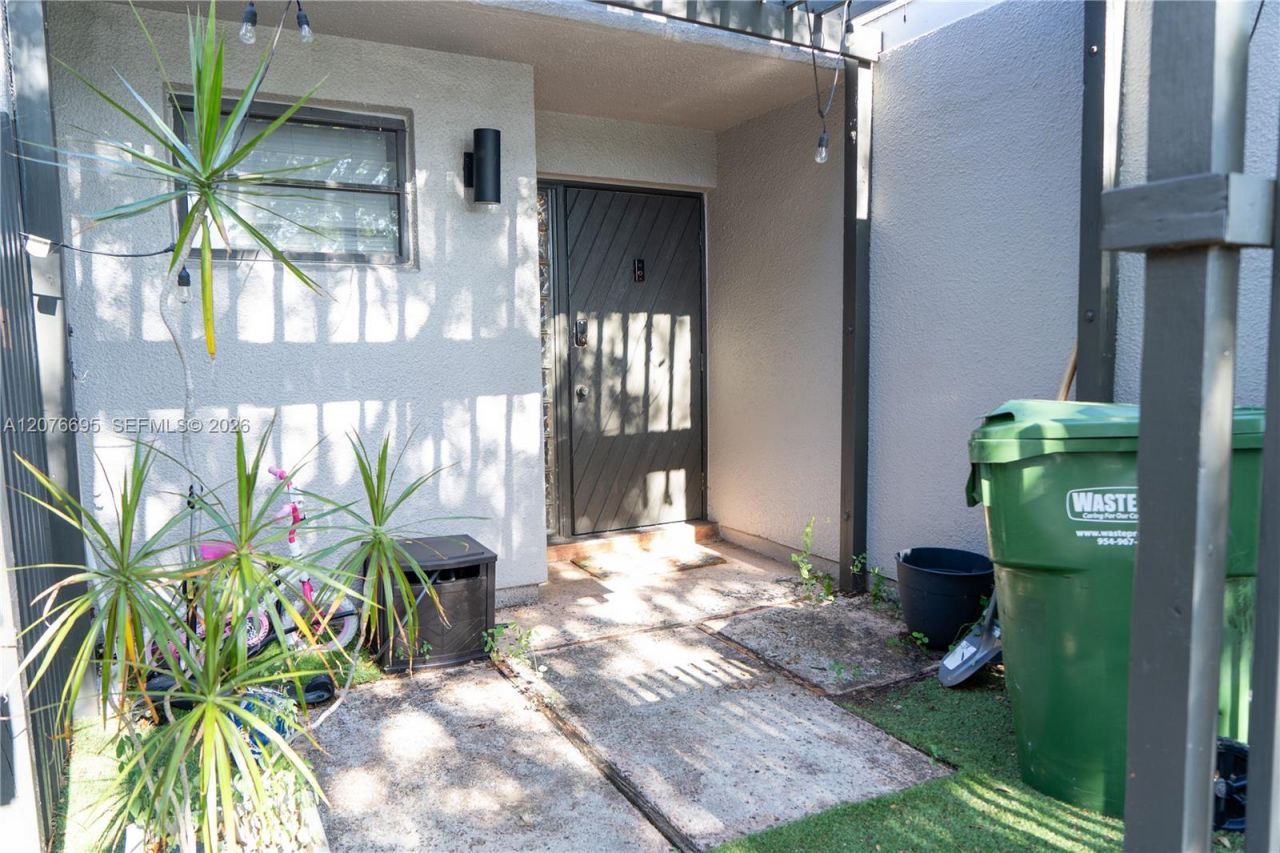 1541 NW 113th Ave , Pembroke Pines, FL 33026 Photo