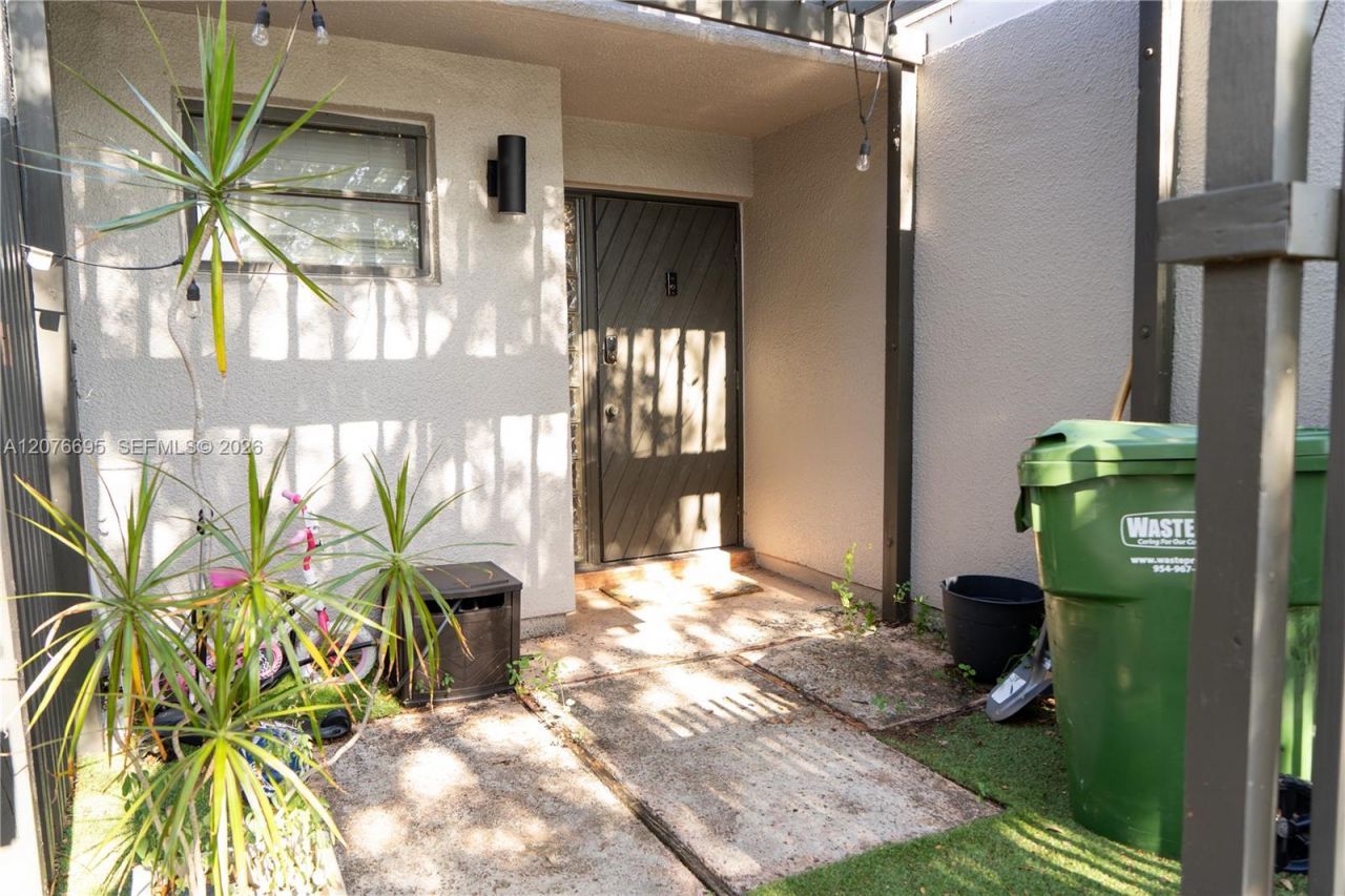 1541 NW 113th Ave , Pembroke Pines, FL 33026 Photo