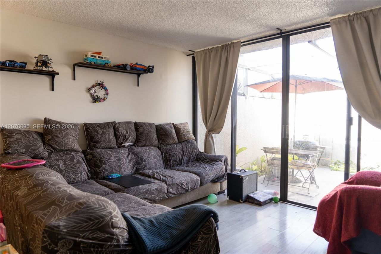 1541 NW 113th Ave , Pembroke Pines, FL 33026 Photo