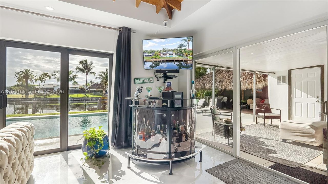380 SE 1st Ter , Pompano Beach, FL 33060 Photo