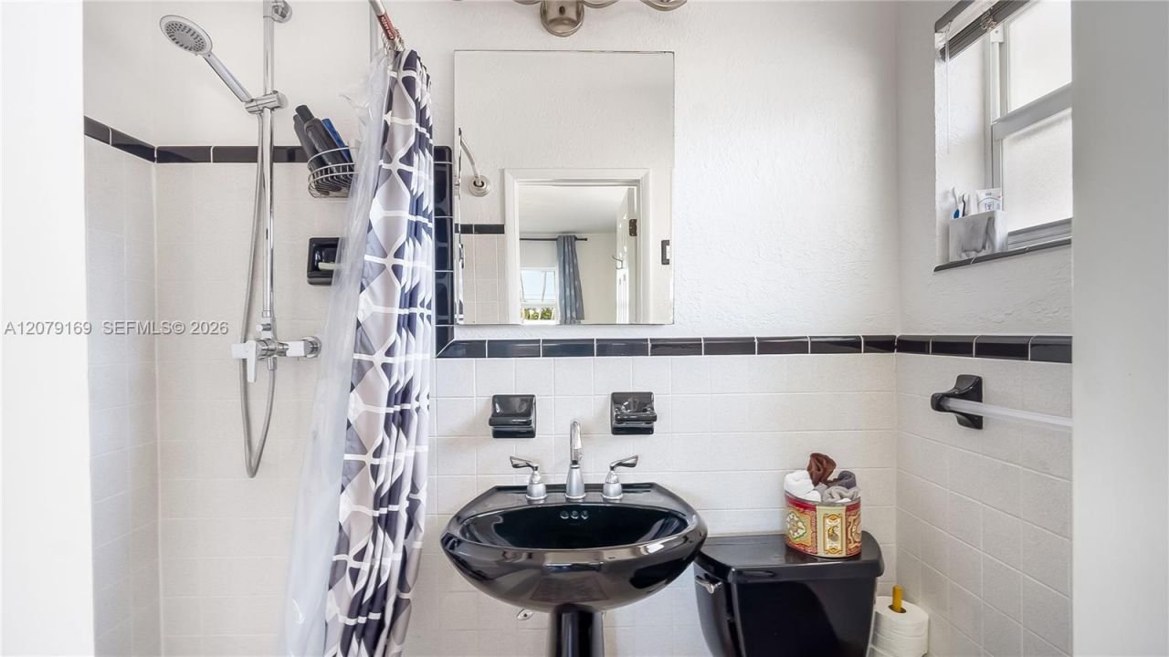 380 SE 1st Ter , Pompano Beach, FL 33060 Photo