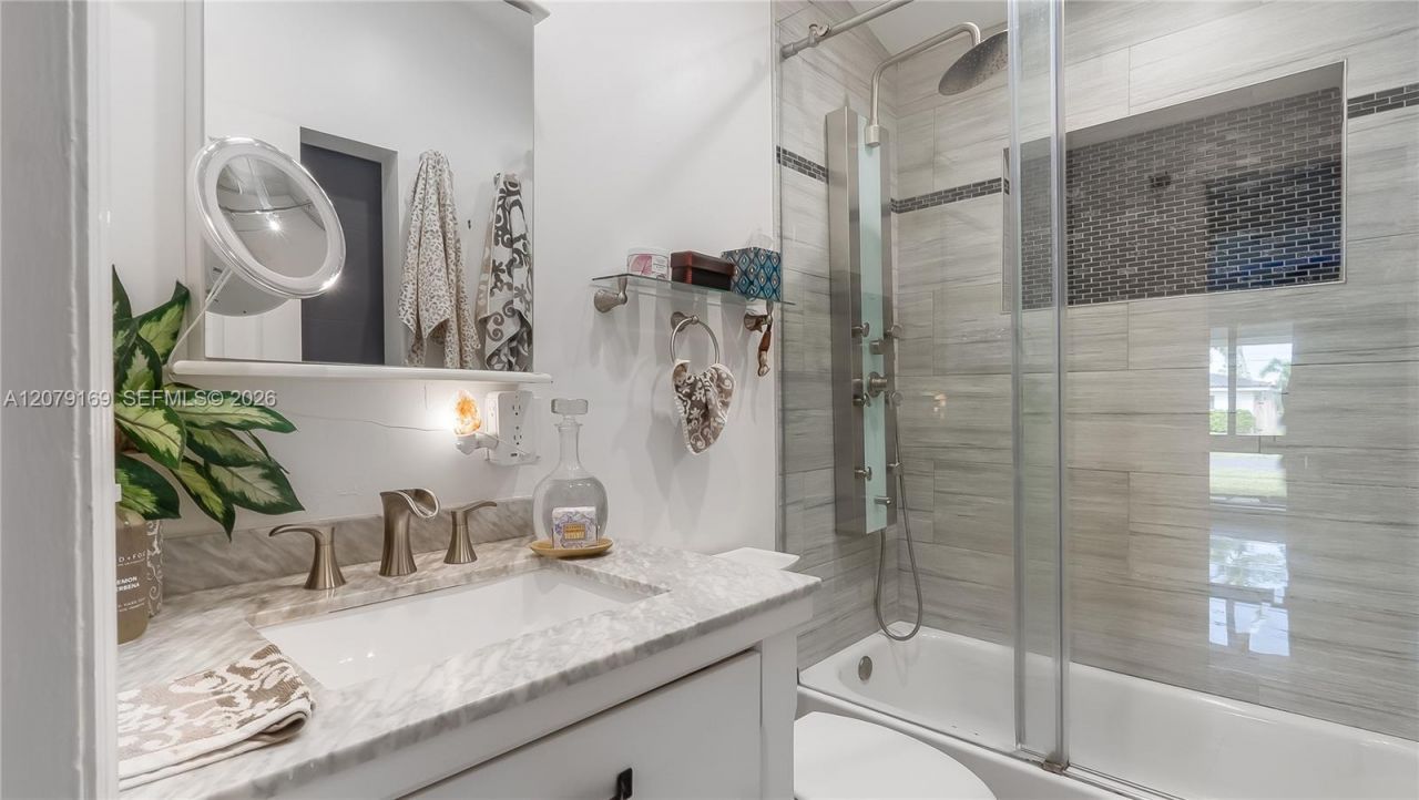 380 SE 1st Ter , Pompano Beach, FL 33060 Photo