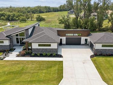 10346 S 164 Street, Omaha, NE 68136