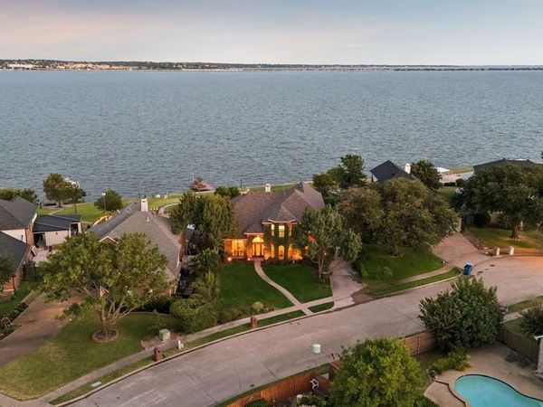 9910 Lincolnshire Lane, Rockwall, TX 75087