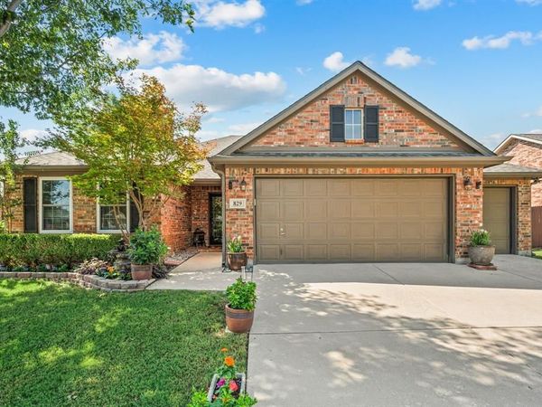 829 Sequoia Way, Saginaw, TX 76131