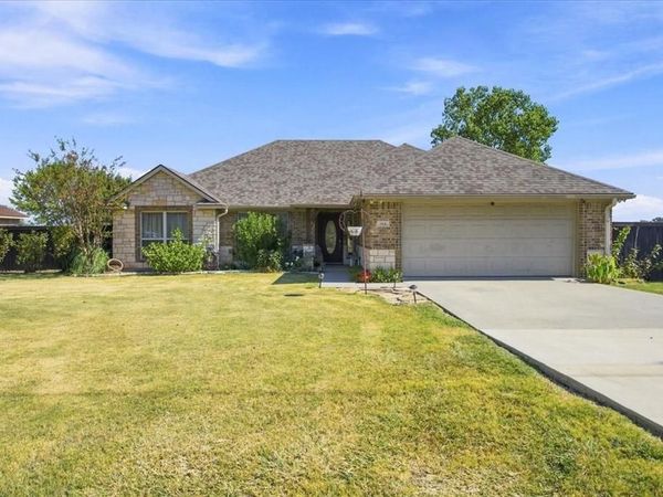 104 Butler Street, Savoy, TX 75479