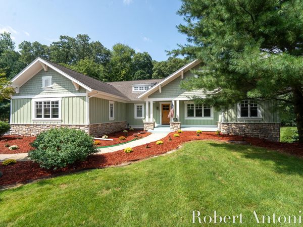 2025 Pine Nook Court NE, Grand Rapids, MI 49525