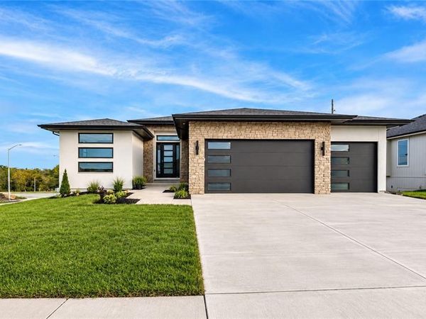 1228 Larkspur Place, Raymore, MO 64083