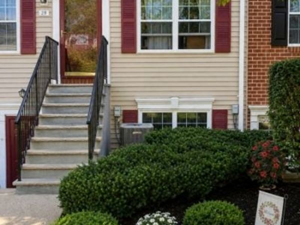 54 Yancy Dr, Newark, NJ 07103
