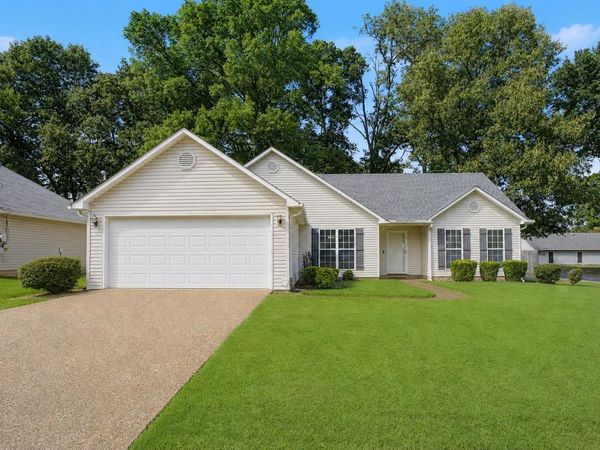 9 BROADLEAF CV, Jackson, TN 38305