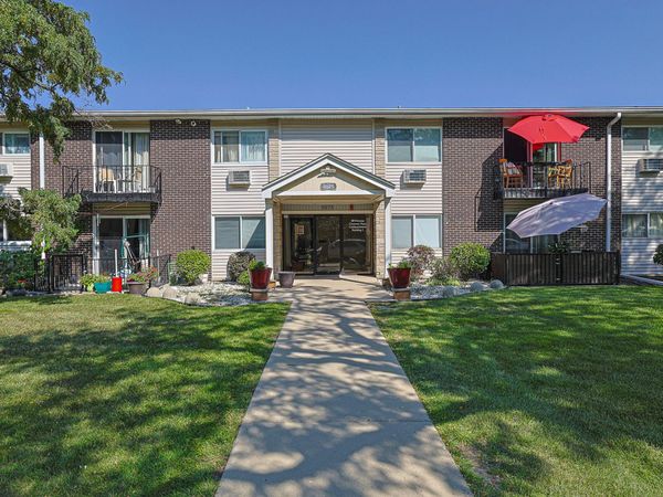 9575 Terrace Place, Unit 1F, Des Plaines, IL 60016