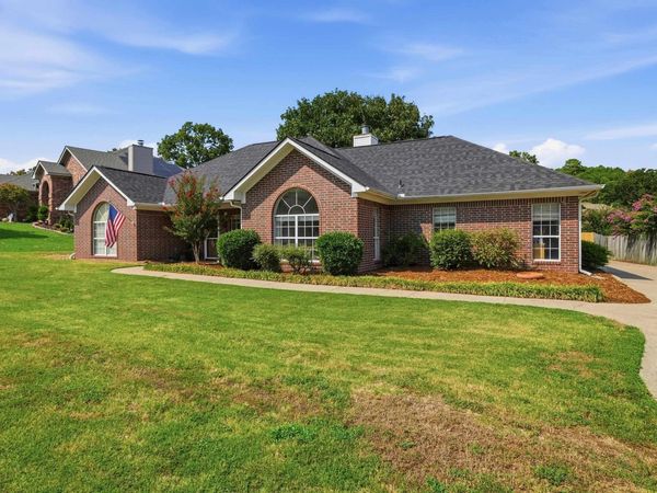 5 Cove Drive, Maumelle, AR 72113