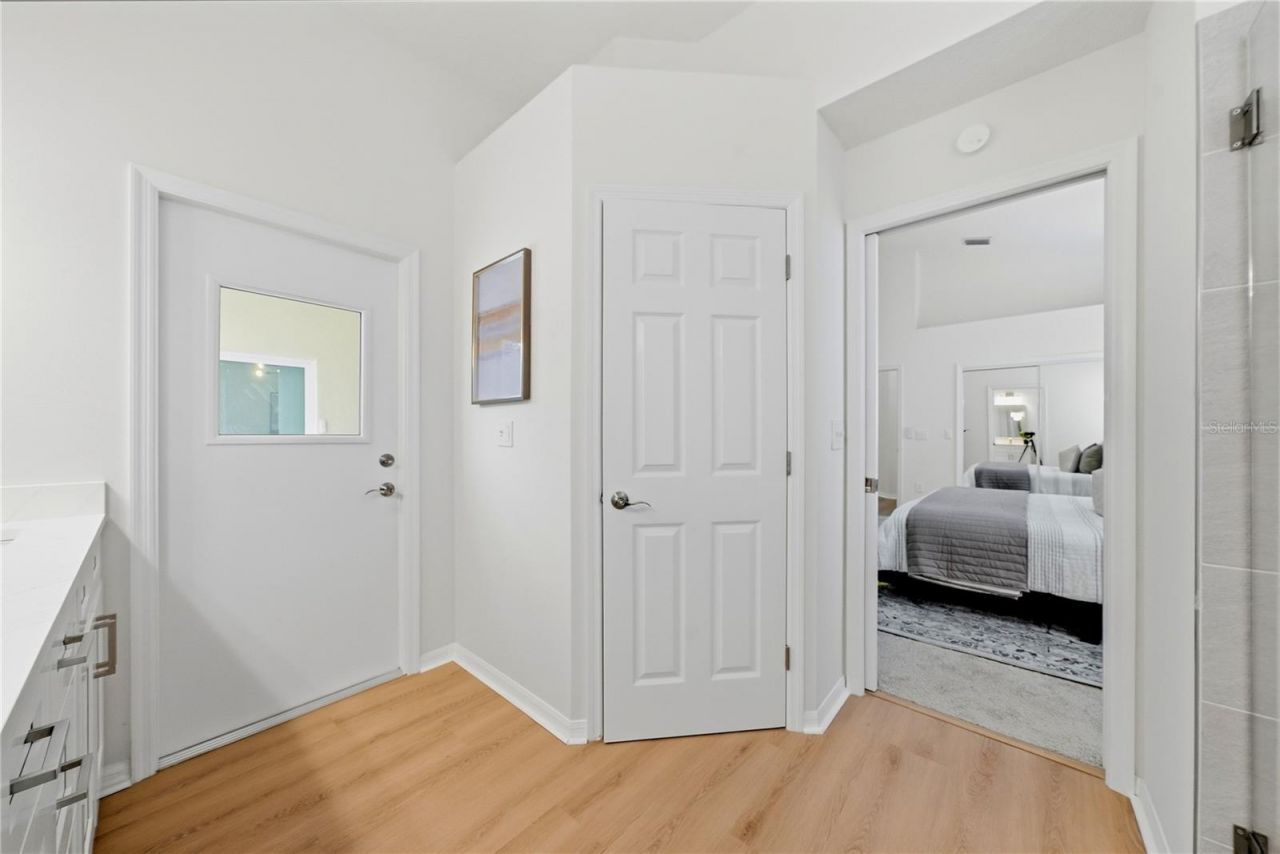 6817 Superior Street Circle, Sarasota, FL 34243 Photo