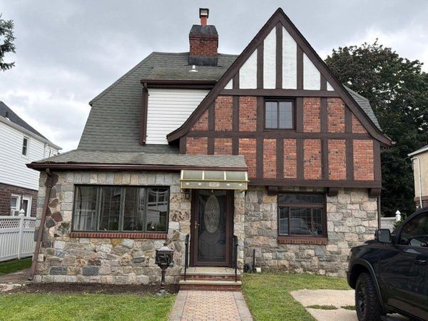 54 Surrey Lane , Hempstead, NY 11550