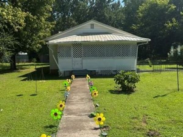500 W Victor Street , Poplar Bluff, MO 63901